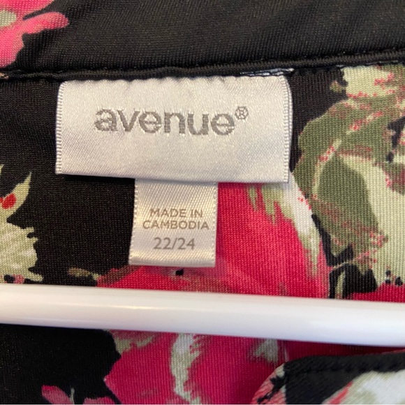 AVENUE Babydoll Blouse Black and Pink Floral size 22/ 24 - Picture 3 of 5
